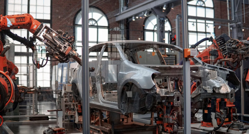 El futuro de los vehículos eléctricos y su impacto en la fabricación de piezas